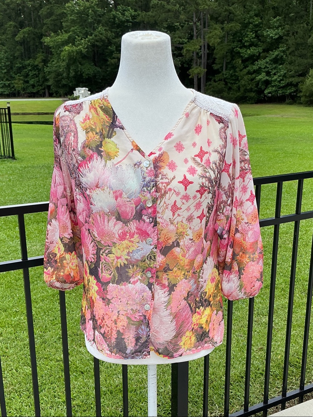 fig and flower Pink & Cream Floral Button-Front V-Neck Blouse